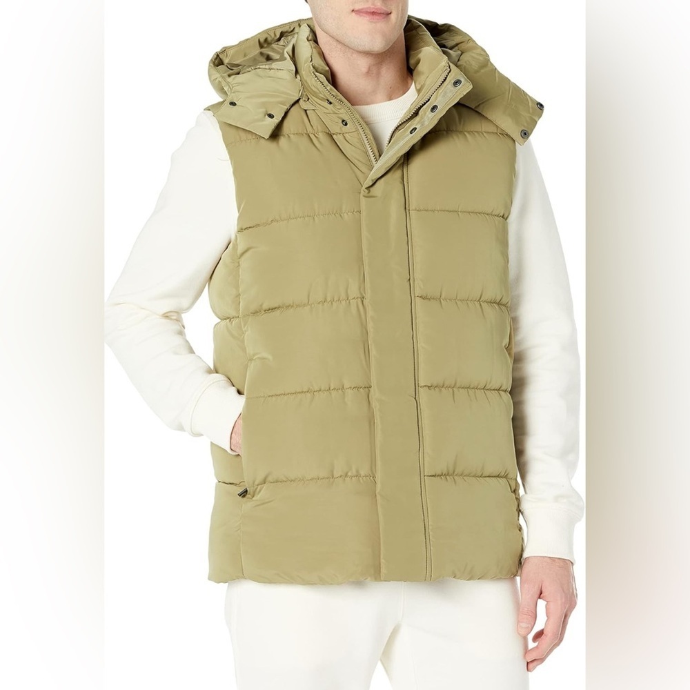 NWT- Men's Relaxed Fit Water Repellent Recycled Polyester Hooded Puffer Vest